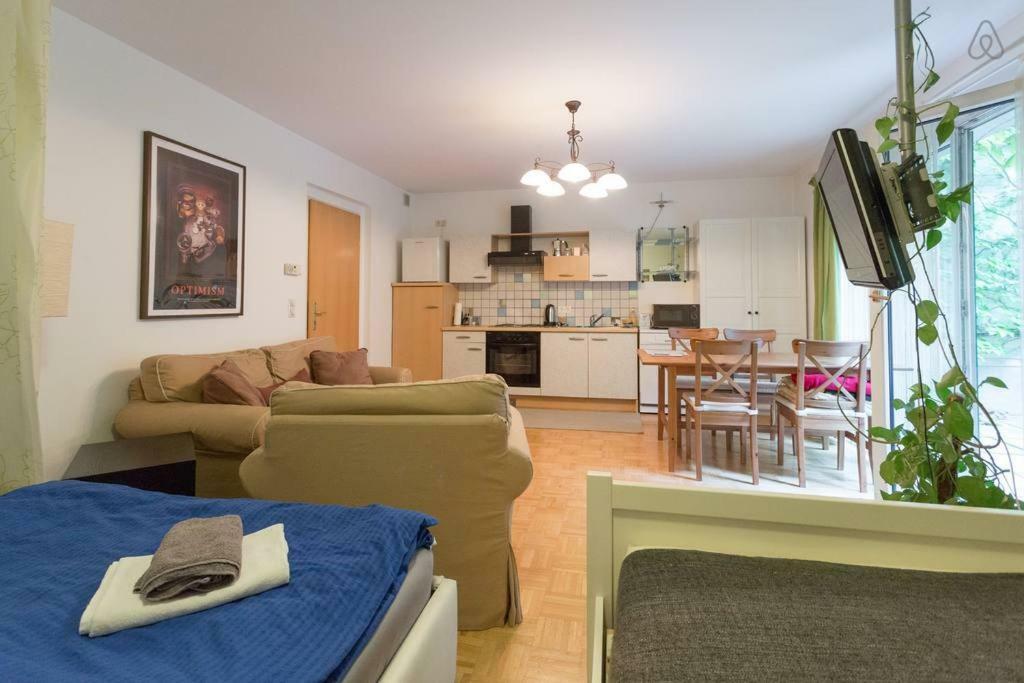 Relaxing Terrace In Lively Area Apartment Wien